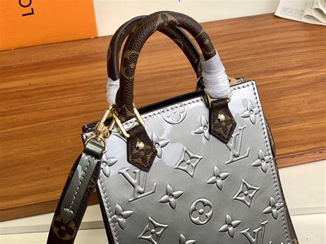 petit sac plat louis vuitton price